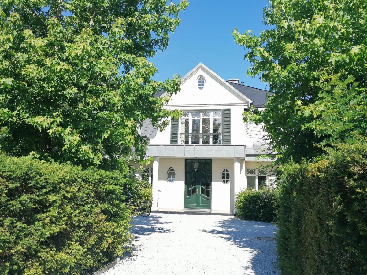 Doppelzimmer Gartenblick Villa Julian 아우리흐 외부 사진