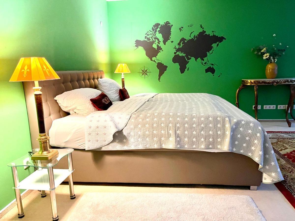 Doppelzimmer Gartenblick Villa Julian 아우리흐 외부 사진